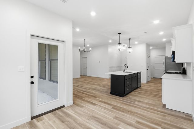 6812 ARMSTRONG DR, Columbia, MO 65202