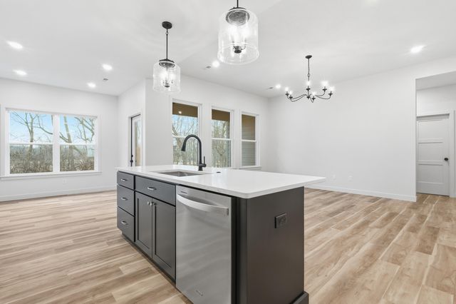 6812 ARMSTRONG DR, Columbia, MO 65202