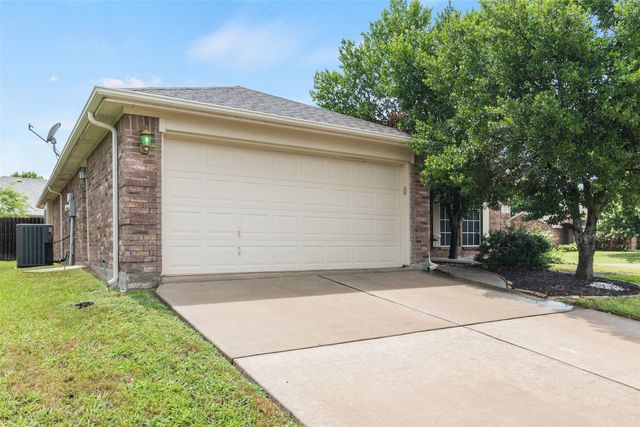112 Bridlewood Street, Azle, TX 76020