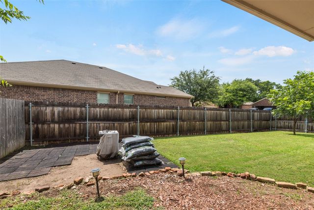 112 Bridlewood Street, Azle, TX 76020