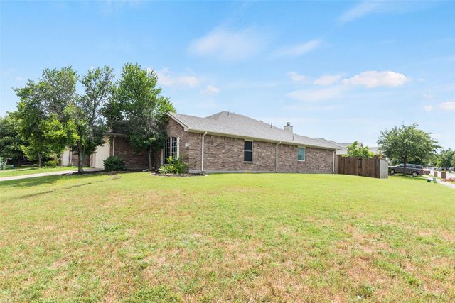 112 Bridlewood Street, Azle, TX 76020