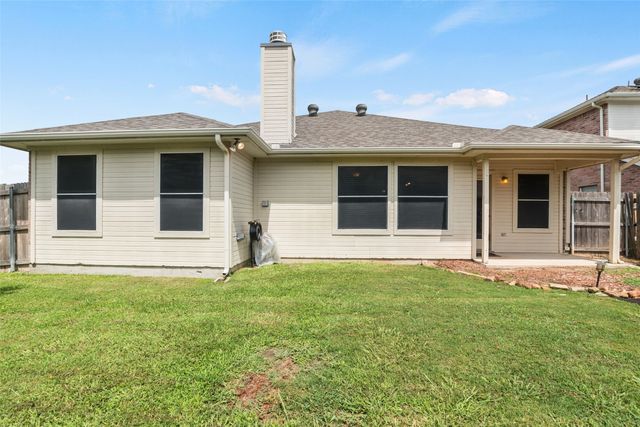 112 Bridlewood Street, Azle, TX 76020