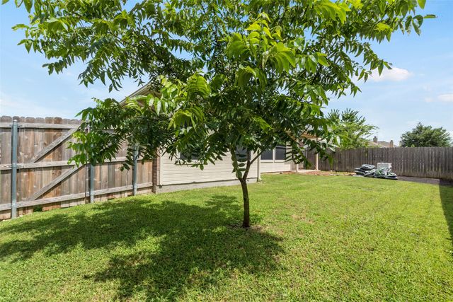 112 Bridlewood Street, Azle, TX 76020
