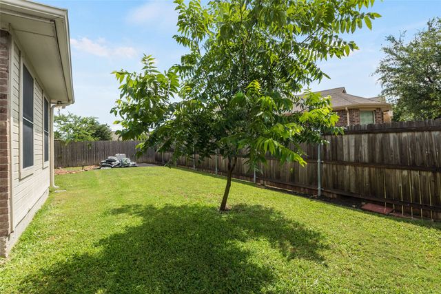 112 Bridlewood Street, Azle, TX 76020