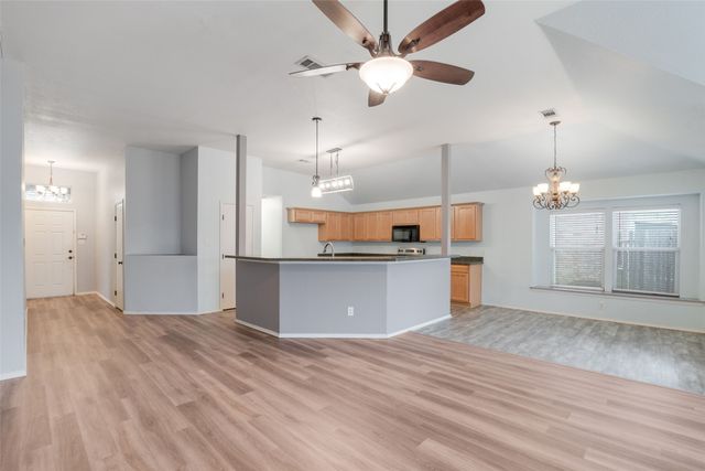 112 Bridlewood Street, Azle, TX 76020