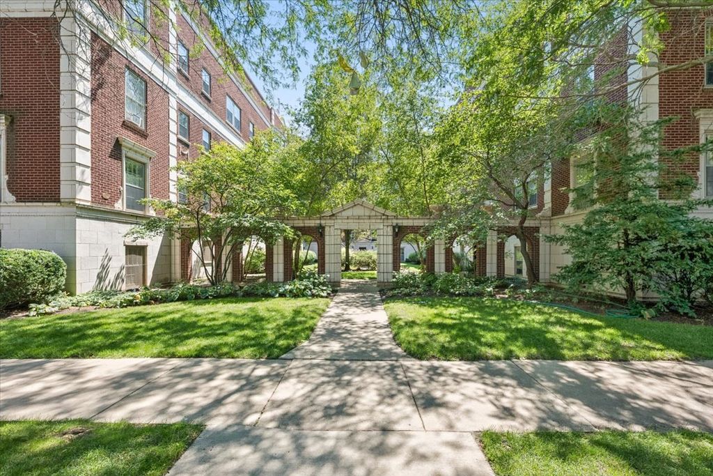 486 Sheridan Road 2, Evanston, IL 60202