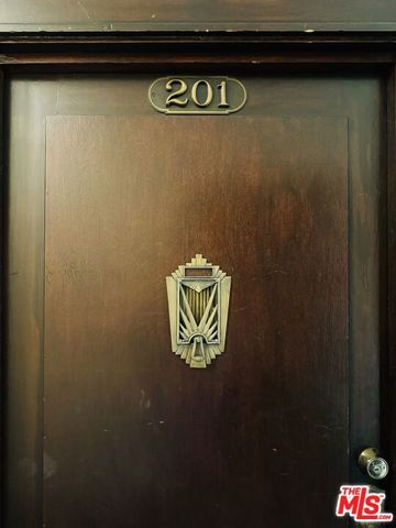 2121 James M Wood Boulevard 201, Los Angeles, CA 90006