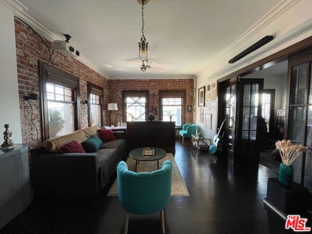 2121 James M Wood Boulevard 201, Los Angeles, CA 90006
