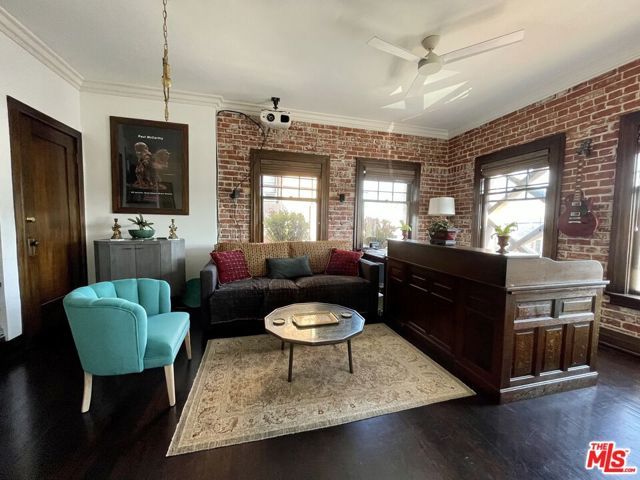 2121 James M Wood Boulevard 201, Los Angeles, CA 90006