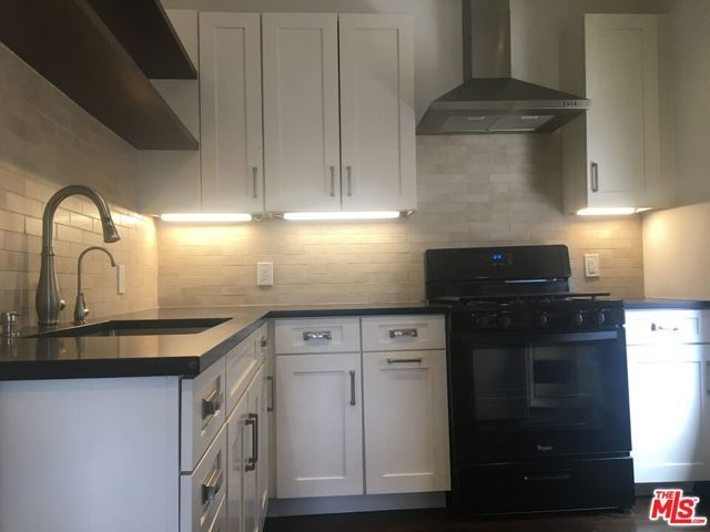 2121 James M Wood Boulevard 201, Los Angeles, CA 90006