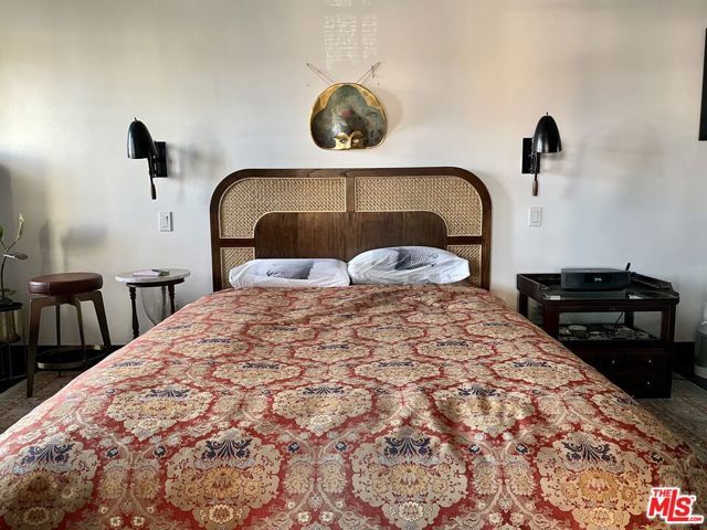 2121 James M Wood Boulevard 201, Los Angeles, CA 90006