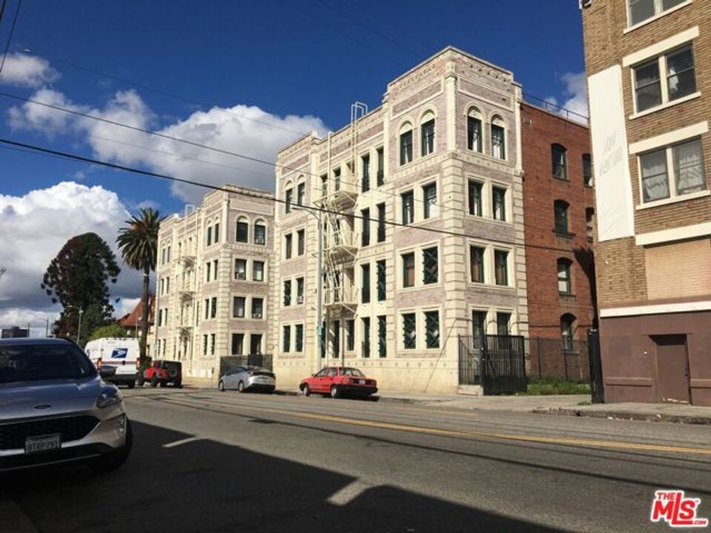 2121 James M Wood Boulevard 201, Los Angeles, CA 90006
