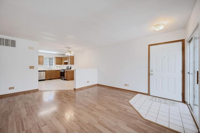 353 Ogden Falls Boulevard 353, Oswego, IL 60543