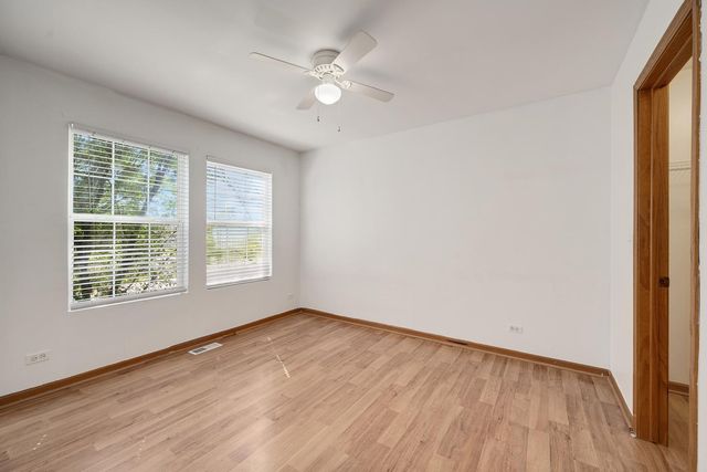 353 Ogden Falls Boulevard 353, Oswego, IL 60543