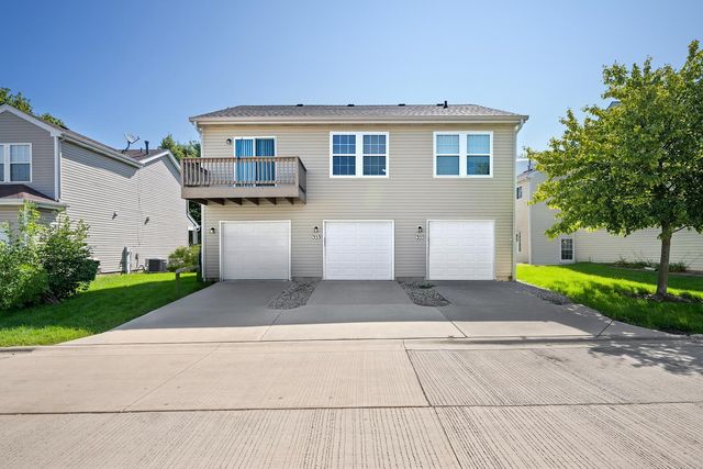 353 Ogden Falls Boulevard 353, Oswego, IL 60543