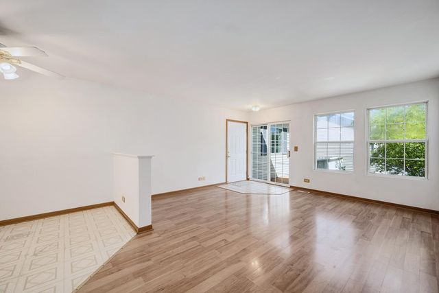 353 Ogden Falls Boulevard 353, Oswego, IL 60543