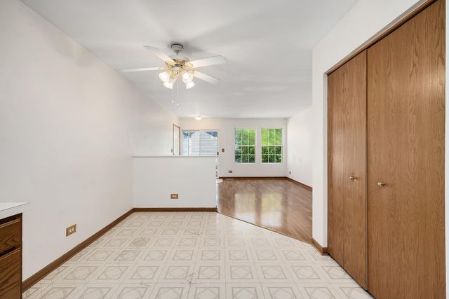 353 Ogden Falls Boulevard 353, Oswego, IL 60543