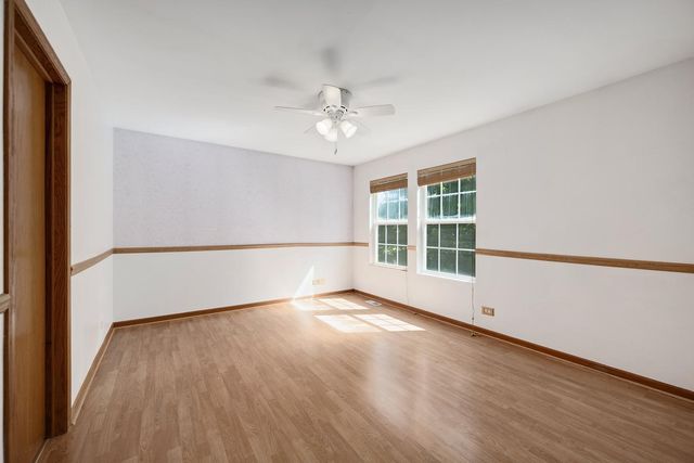 353 Ogden Falls Boulevard 353, Oswego, IL 60543