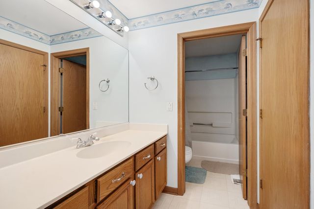 353 Ogden Falls Boulevard 353, Oswego, IL 60543