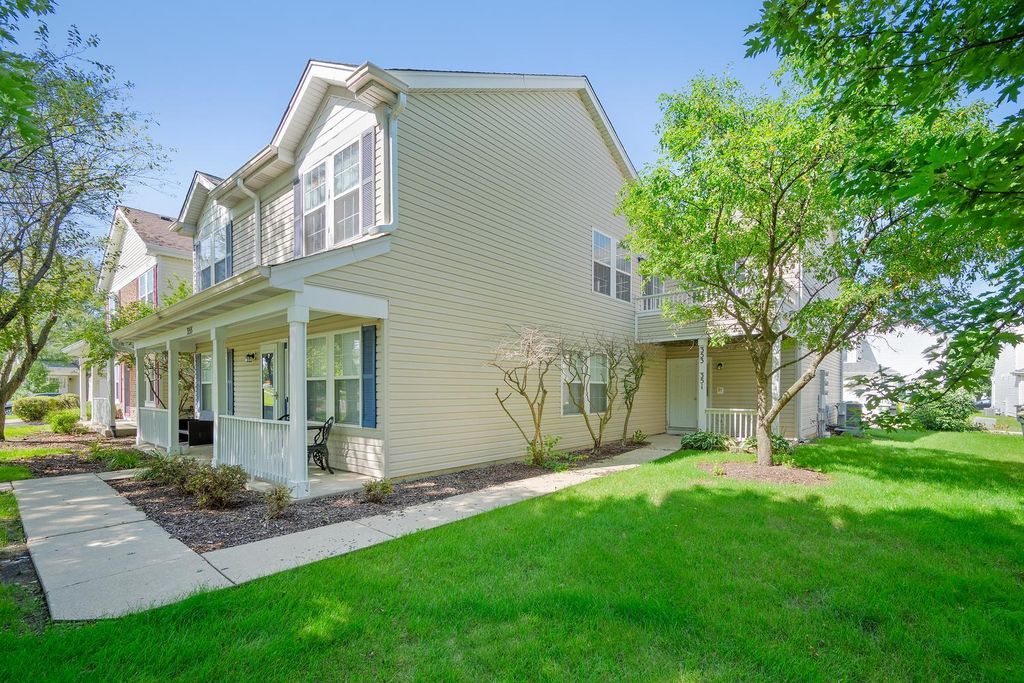 353 Ogden Falls Boulevard 353, Oswego, IL 60543
