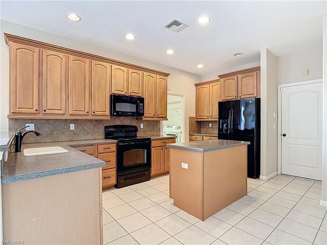 2798 Via Piazza LOOP, Fort Myers, FL 33905