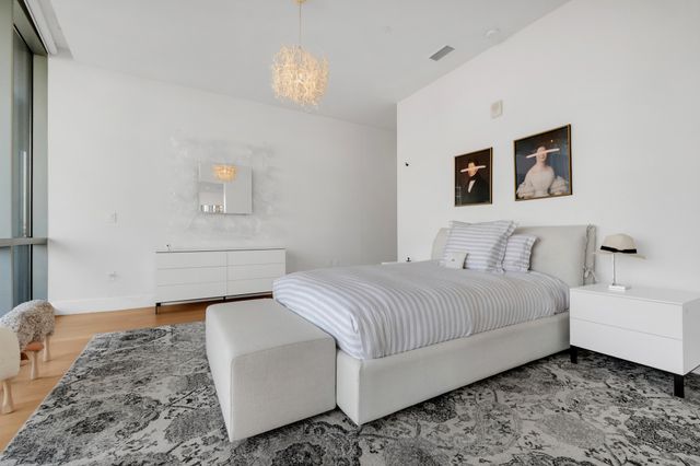 2200 Victory Avenue, Dallas, TX 75219