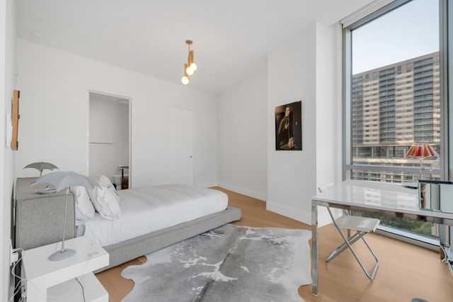 2200 Victory Avenue, Dallas, TX 75219
