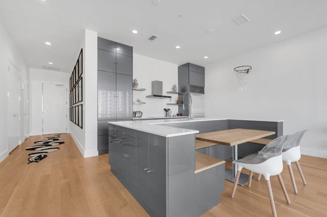 2200 Victory Avenue, Dallas, TX 75219