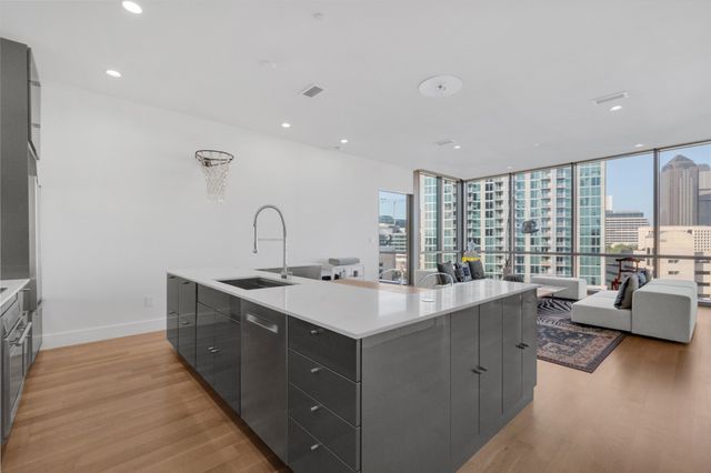 2200 Victory Avenue, Dallas, TX 75219
