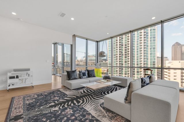 2200 Victory Avenue, Dallas, TX 75219