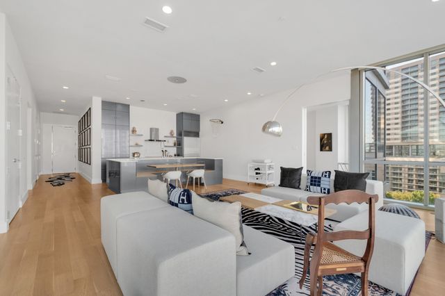 2200 Victory Avenue, Dallas, TX 75219
