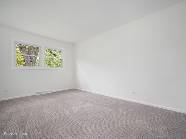 1092 Aberdeen Lane, Mundelein, IL 60060