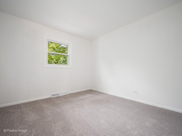 1092 Aberdeen Lane, Mundelein, IL 60060