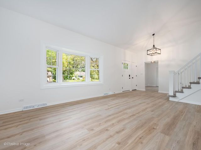 1092 Aberdeen Lane, Mundelein, IL 60060