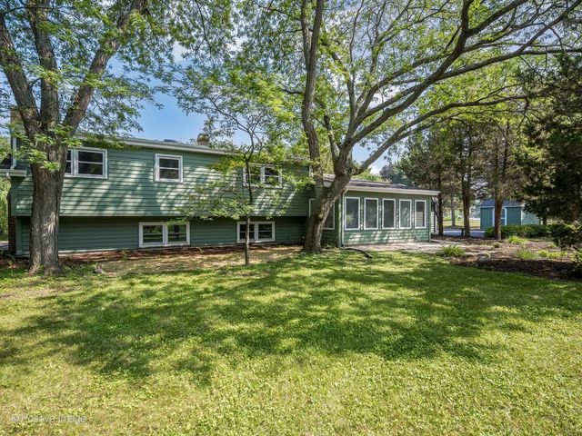 1092 Aberdeen Lane, Mundelein, IL 60060
