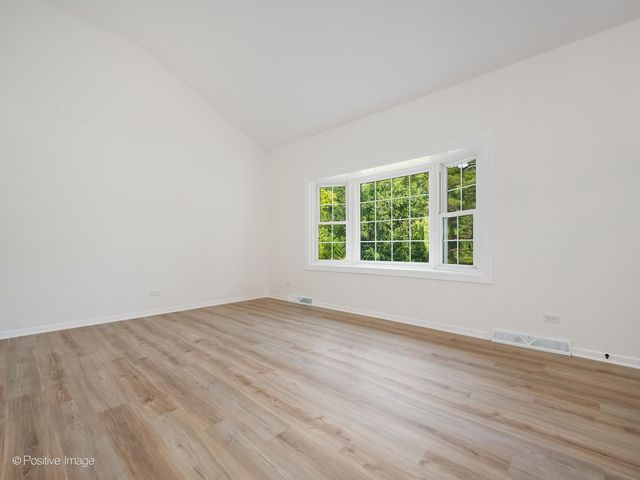 1092 Aberdeen Lane, Mundelein, IL 60060