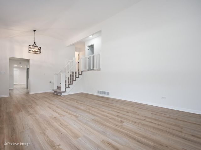1092 Aberdeen Lane, Mundelein, IL 60060