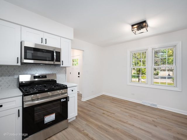 1092 Aberdeen Lane, Mundelein, IL 60060