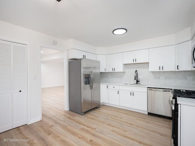 1092 Aberdeen Lane, Mundelein, IL 60060