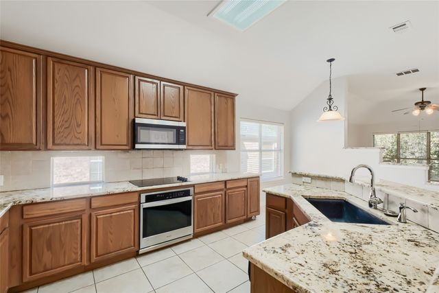 1208 Dover Heights Trail, Mansfield, TX 76063