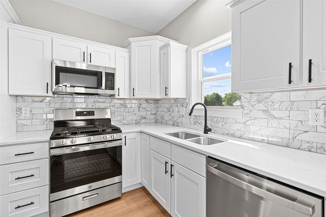 284 Pine Grove Lane, Iowa City, IA 52246