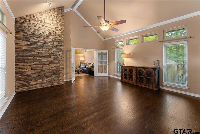1408 E Lake Drive, Gladewater, TX 75647