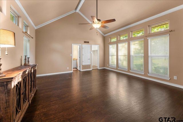 1408 E Lake Drive, Gladewater, TX 75647