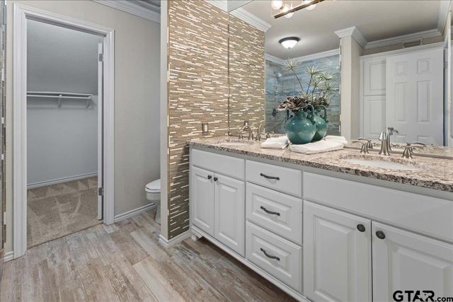 1408 E Lake Drive, Gladewater, TX 75647