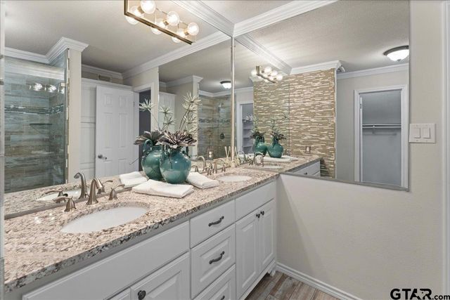 1408 E Lake Drive, Gladewater, TX 75647