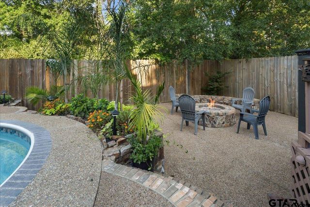 1408 E Lake Drive, Gladewater, TX 75647