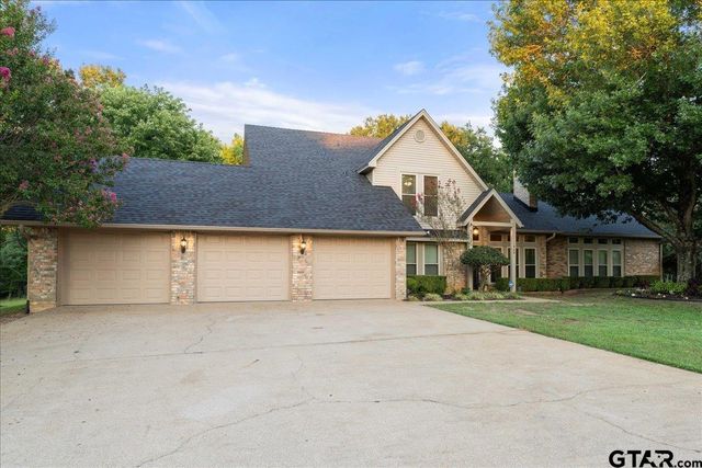 1408 E Lake Drive, Gladewater, TX 75647