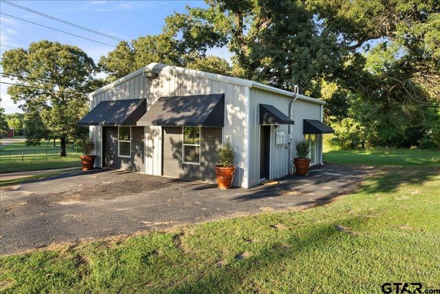 1408 E Lake Drive, Gladewater, TX 75647