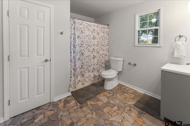 1408 E Lake Drive, Gladewater, TX 75647