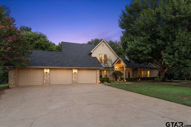 1408 E Lake Drive, Gladewater, TX 75647